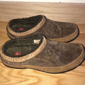 Size 7.5 the north face slip on shoes